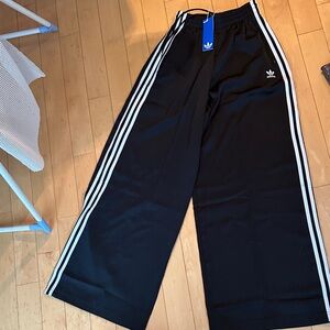 Adidas women’s wide leg satin pant BNWT